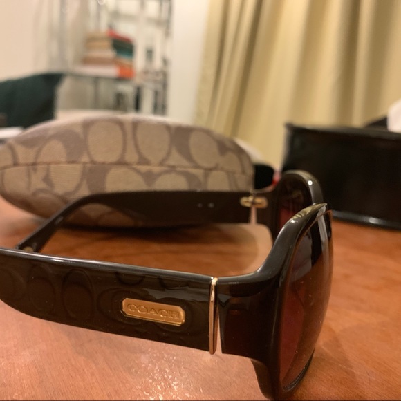 Coach sunglasses with case - Picture 3 of 4